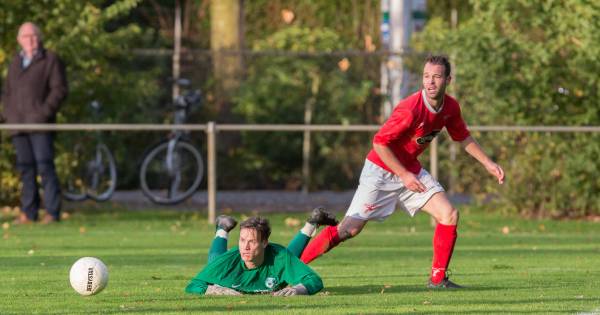 Doelpuntenkanon Van Sleeuwen schiet vanaf dertig meter raak: 'Ik probeer het eens' - BD.nl