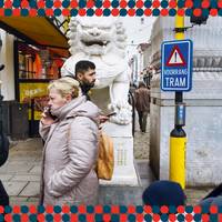 ‘Het is makkelijk om je hier blind te staren op het spektakel, maar laat je niet bedotten’: hoe criminaliteit Chinatown in Antwerpen uitholt
