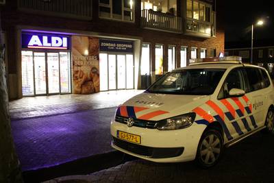 Overvallers bedreigen personeel supermarkt Veenendaal en slaan met buit op de vlucht