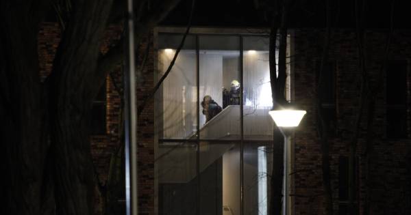 Arrestatieteam haalt doorgedraaide bewoner (28) uit kamer azc Grave - De Gelderlander