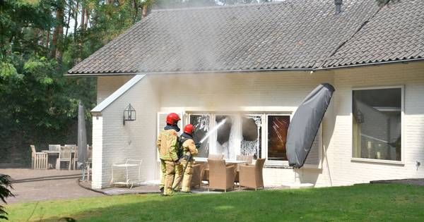Brand in villa aan Fazantlaan Leende geblust, schade is groot