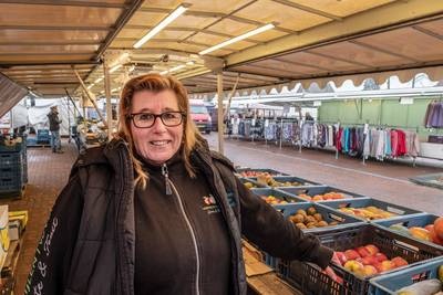Op de markt in Mill gaat het nog niet over het referendum: ‘Waar het wel over gaat? Het weer hè’