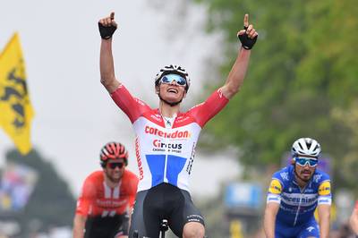 Indrukwekkende Van der Poel klopt Alaphilippe