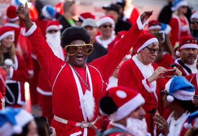 Duizenden kerstmannen overspoelen Las Vegas