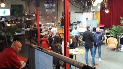 Wasstraat voor je mobieltje op het 'Sleepwetfestival'