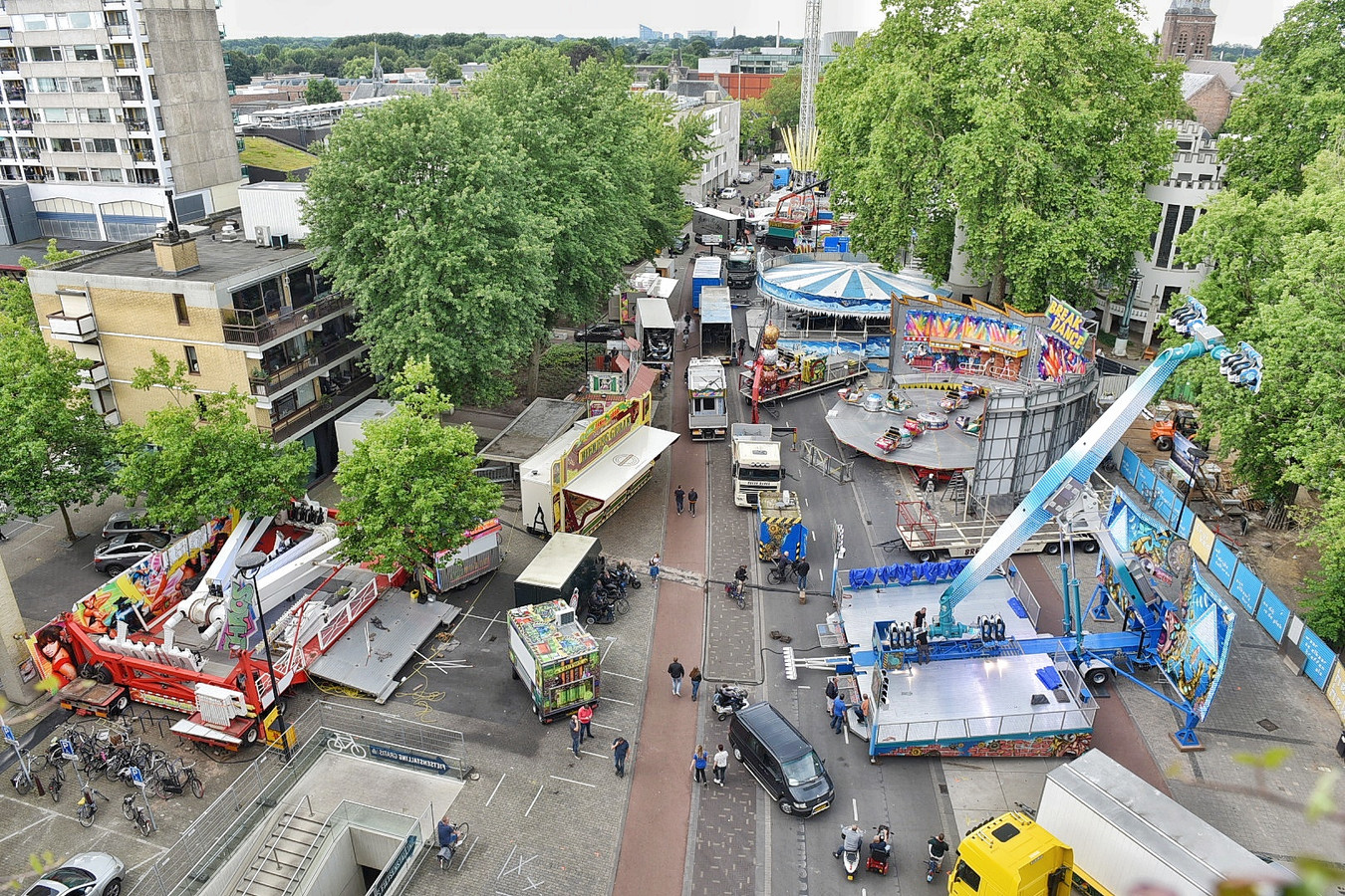 Van De Schiettent Tot Het Boobytraphotel Xxl Deze Attracties Zijn Wel Open Tijdens De Tilburgse Kermis Foto Ed Nl