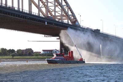 Steigerwerk vliegt in brand: Nijmeegse Waalbrug afgesloten voor verkeer