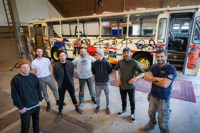 Motor loopt alweer, bus Herman Brood is bijna klaar voor APK