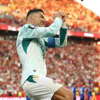Ronaldo stoot met Portugal door na ‘verdiende zege’ in ‘moeilijke match’ tegen Kroatië • Chip in WK-bal leidt tot afkeuring doelpunt