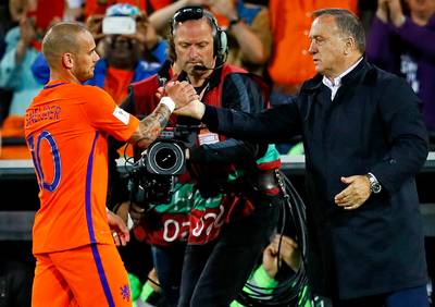 Advocaat: 'Sneijder mag nu wel gaan opschieten'