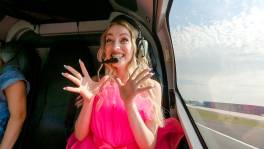 CAMILLE geraakt niet uit helikopter tijdens promotour