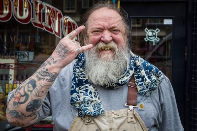 Henk Schiffmacher gaat het theater in