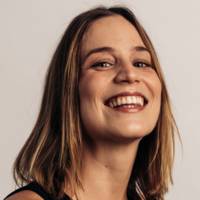 Hoe reageer je op complimenten? ‘Je komt alvast niet ‘bescheiden’ over als je ze wegwuift’