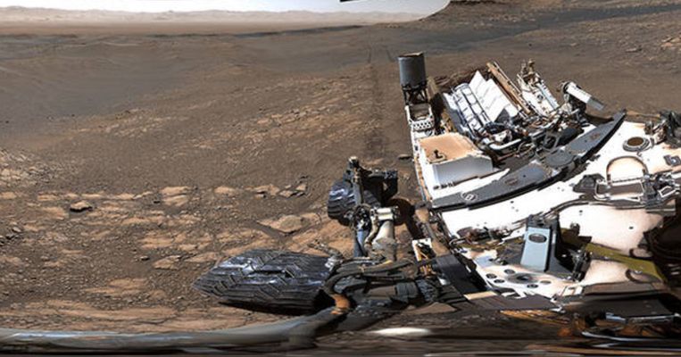 Een stukje van het scherpe panoramabeeld dat Curiosity maakte op Mars.