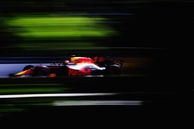 Verstappen start van P5, pole is voor Hamilton