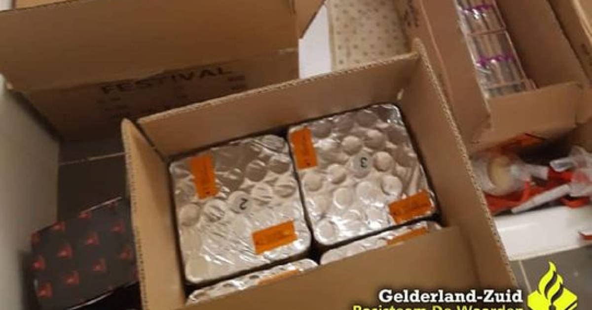 19-jarige opgepakt in Poederoijen vanwege vondst 58 kilo zwaar illegaal vuurwerk na anonieme tip.