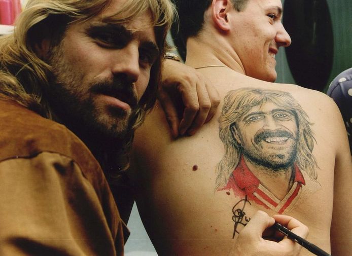 Loekie Tattoo Voor John De Wolf Fan Nederlands Voetbal Ad Nl