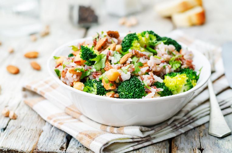 ‘Vegan food’, een dieet waarin geen dierlijke producten zoals melk, kaas en eieren worden gegeten, is hip. Dikwijls claimen veganisten dat zij zich fitter en gezonder voelen. Maar zijn ze dat ook? 