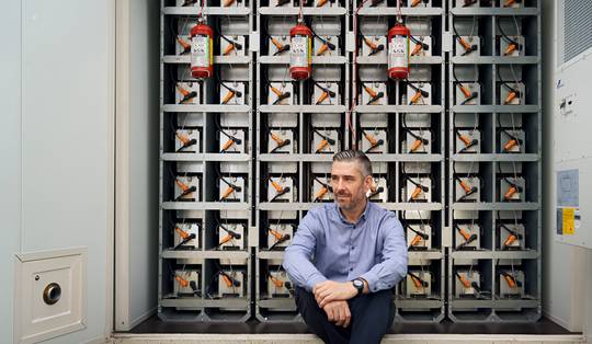 Dit bedrijf vergroent met Belgische batterijen: ‘Iedereen begint te zien dat hierop inzetten slim is, zelfs al ben je geen groene jongen’