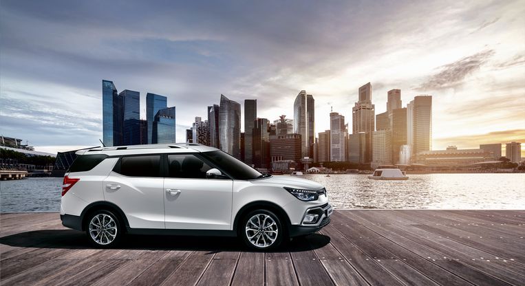De Ssangyong XLV (19.840 euro, tijdelijke actie) is een zogenaamde ‘retro-fit’. Met andere woorden: Ssang­yong België bouwt de benzineversie 1.6 e-XGi om zodat hij ook op gas kan rijden. Interessant omdat je nergens anders meer ruimte voor je geld krijgt. De XLV is inderdaad een bijzonder ruime SUV.