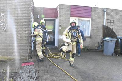 Bewoners laten eieren doorkoken, brandweer forceert deur om 'woningbrand'