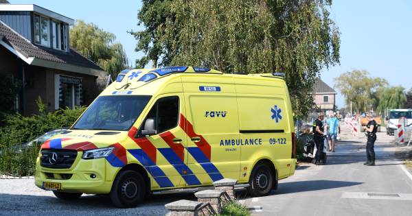 Snorfietser gewond bij ongeluk: hulpdiensten hebben moeite om slachtoffer te bereiken.