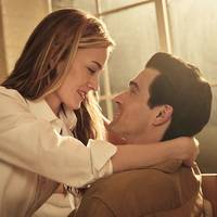 ‘Love Story’ past moeiteloos in het gelikte universum van Ryan Murphy
