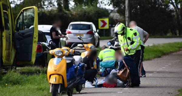 Fietser en bromfietser gewond bij botsing in Westkapelle.