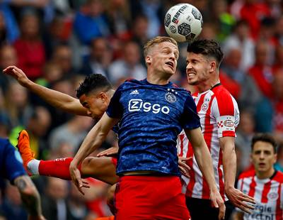 Van de Beek wil eerst nog prijzen winnen bij Ajax
