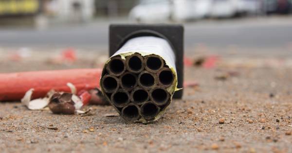 Jongeren Gooien Vuurwerk Naar Politieauto Tijdens Controle In Helmondse Shishalounge Helmond Ed Nl