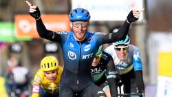 Nizzolo wint tweede rit in Parijs-Nice, Stuyven derde na geweldige finale