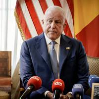 Amerikaans ambassadeur Bill White moet stilaan een telefoontje naar Washington ‘vrezen’