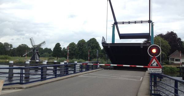 Keppelse ophaalbrug wordt te warm en moet gekoeld worden - De Gelderlander