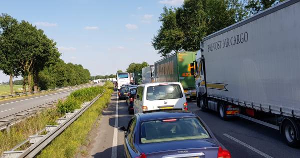 Meer dan een uur vertraging na dodelijk ongeluk op A3 bij Emmerik - De Gelderlander
