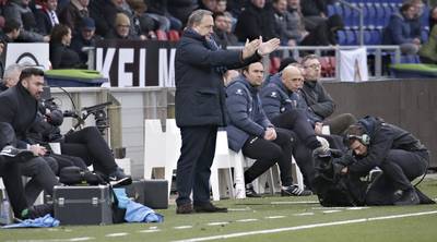 Advocaat begint bij Sparta met verlies tegen Telstar