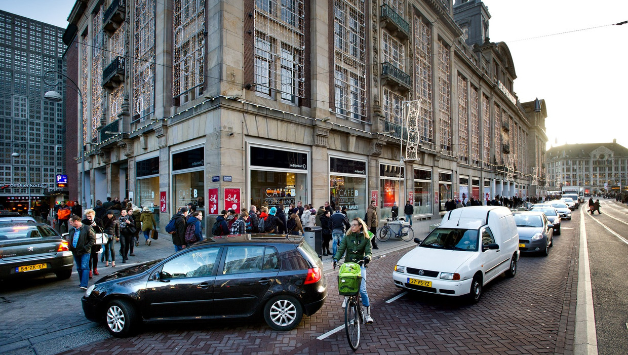 Amsterdamse Pvda Gebruik Garage Bijenkorf Als Fietsenstalling