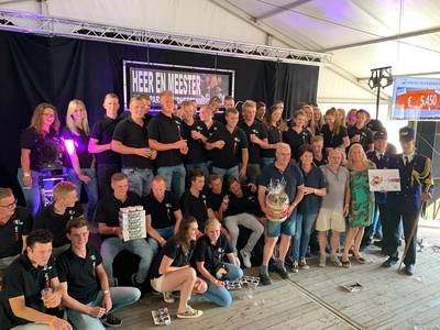 Fraai bedrag voor het goede doel bij kersenveiling Kermix Rossum