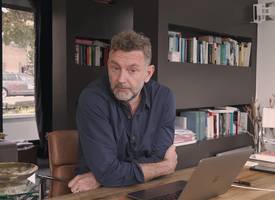 “Moet ik mijn dochter van vijftien al toestemming geven om uit te gaan?”