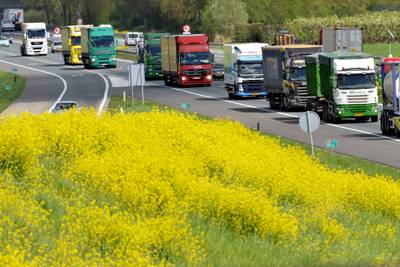 Weer een rijstrook vrij op A15 bij Deil na ongeval met meerdere auto's