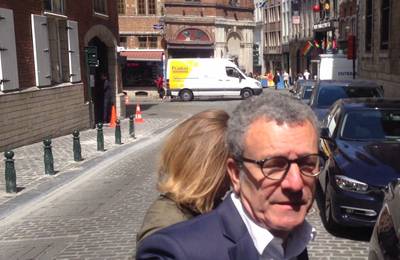 Burgemeester Brussel stapt op na plunderen daklozenpot