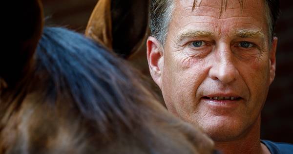 Door corona vindt bevoorrechte springruiter Houtzager plots iets van het normale leven terug - De St