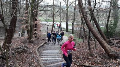 Kleuter en 65-plusser trotseren storm in Bergrace Wageningen