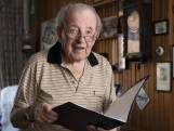 Eibergse Huub Ras (90) is 65 jaar bij mannenkoor: ‘Ik zing nog als de beste’