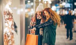 De mooiste shoppers om je muts, handschoenen én paraplu in kwijt te kunnen