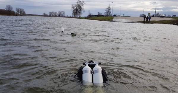Auto overleden Sjors uit Maas bij Appeltern getakeld