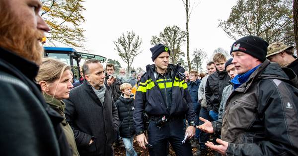 Boeren protesteren bij kap in natuurgebied Stelkampsveld bij Barchem - Tubantia