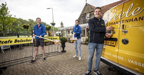 Tapbus Vasse brengt het café naar de mensen tijdens Hemelvaart - Tubantia
