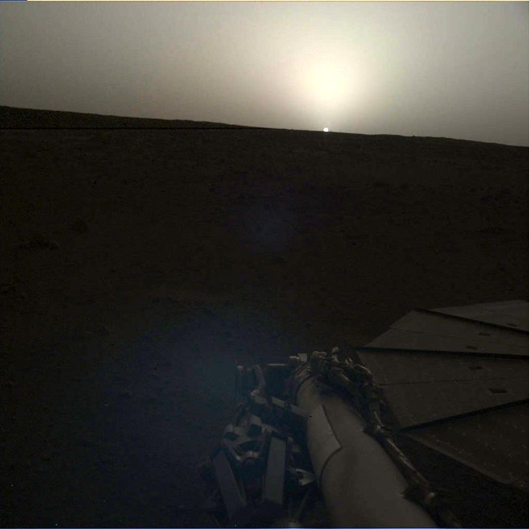 En zo ziet een zonsondergang eruit vanop de plaats waar de InSight zich bevindt.