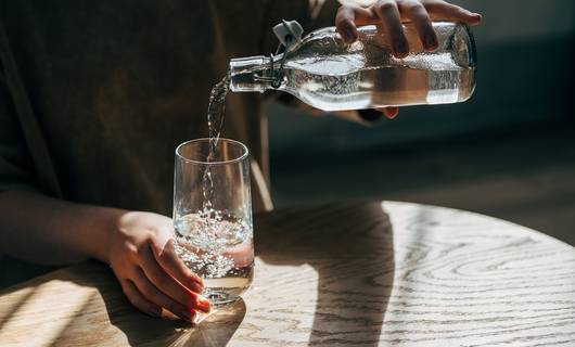 Voor, tijdens of na het eten: dit is het beste moment om te drinken