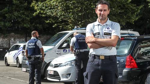 Zo overmeester je een flik”: Brusselse politie trekt ten strijde tegen anarchistische pamfletten op straat